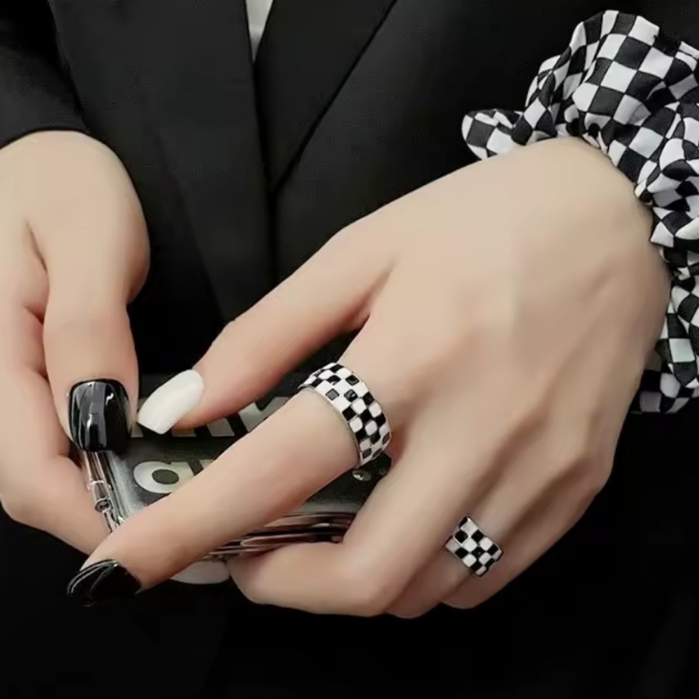 Silver 925 Checkerboard Black White Enamel Chunky Ring - Picture 2 of 5